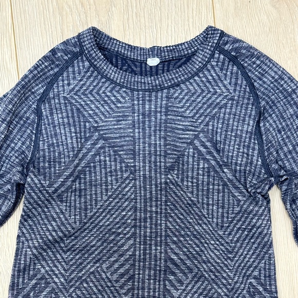 Lululemon Rest Less Pullover Heathered Blue Long Sleeve Activewear Size 2 - Picture 2 of 6